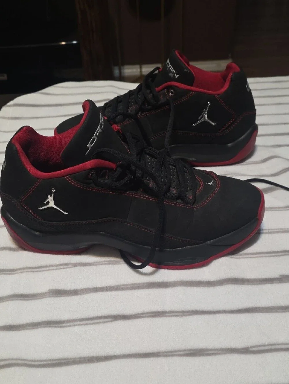 Jordan Men’s Black and Red Athletic Low-Top Sneakers 2007
